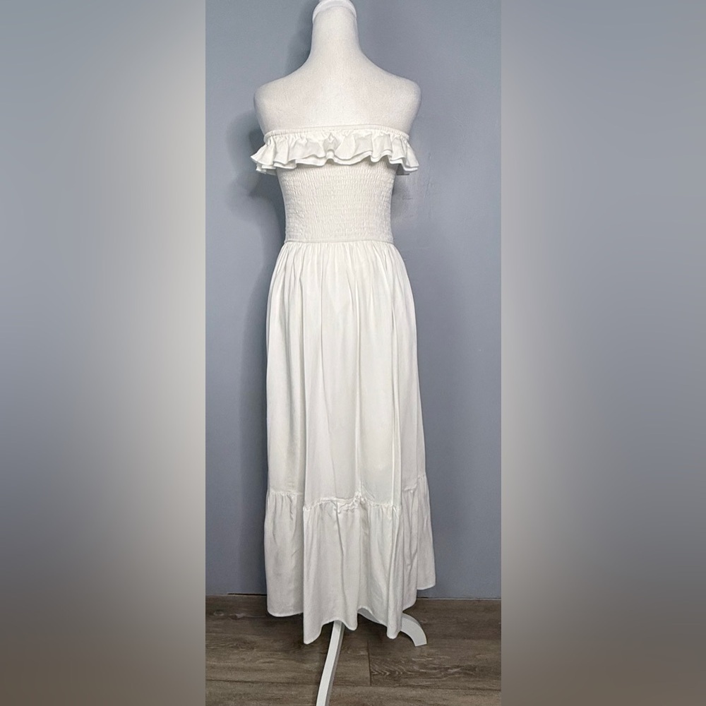 #10) Chic Strapless White Dress with Line